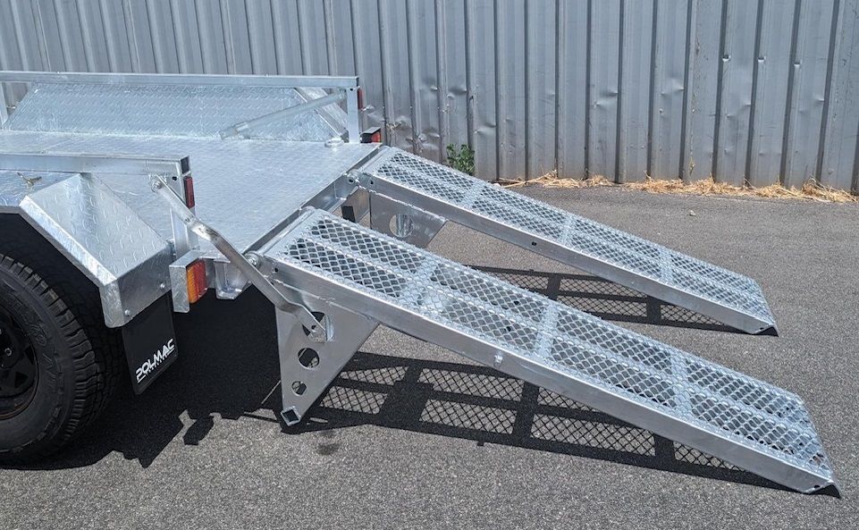 BGTrailers-8x5-extra-Heavy-OffRoader-Mini-Digger-Trailer-with-dropdown-rear-ramps-1920w