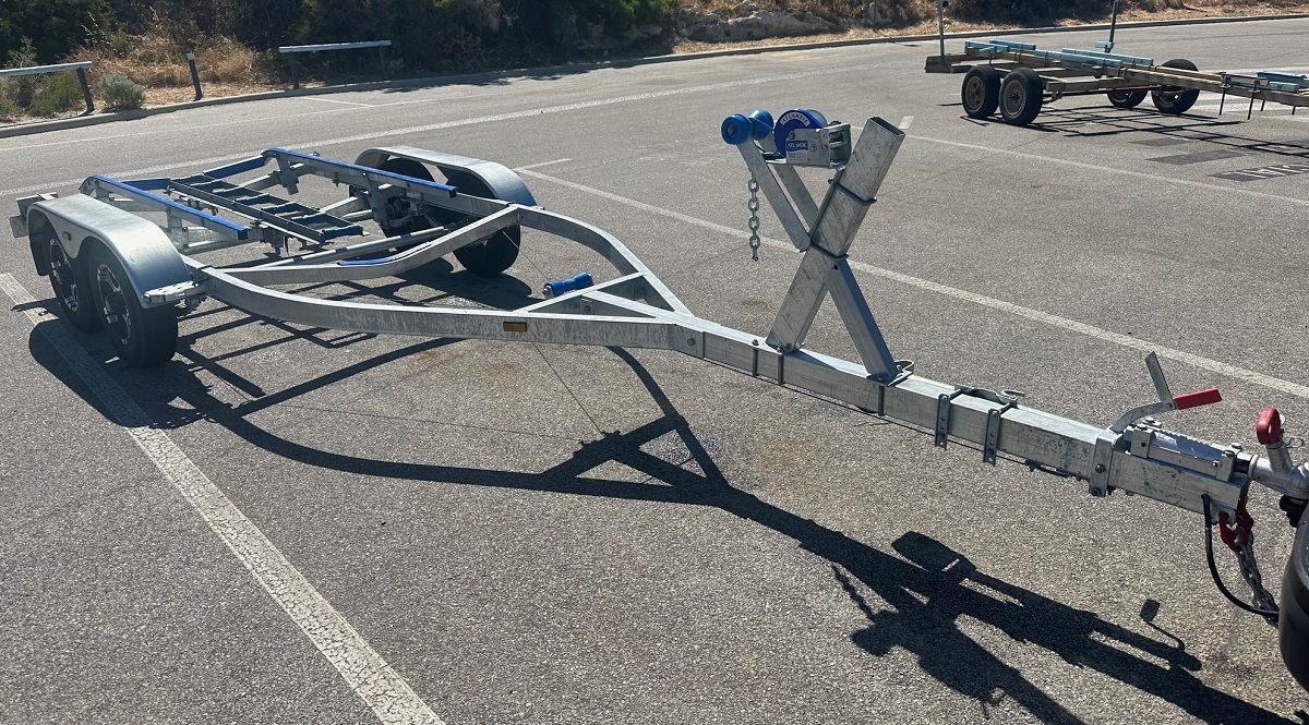 BGTrailers-BG550-Tandem-Boat-Trailer-blue-1600kg-showcased-Fremantle-1920w