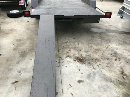 16 × 6 ft 6″ Tandem-Axle Car Carrier Trailer
