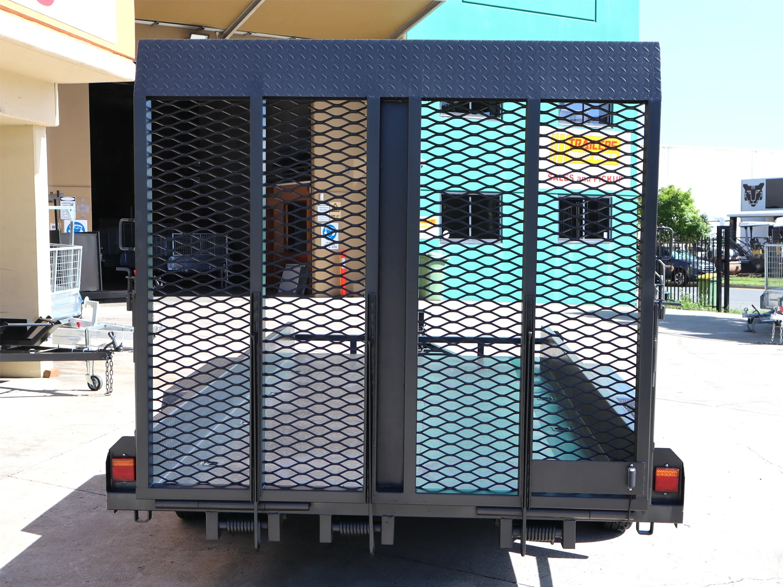 Box-car-carrier-with-drop-ramp-near-me-1