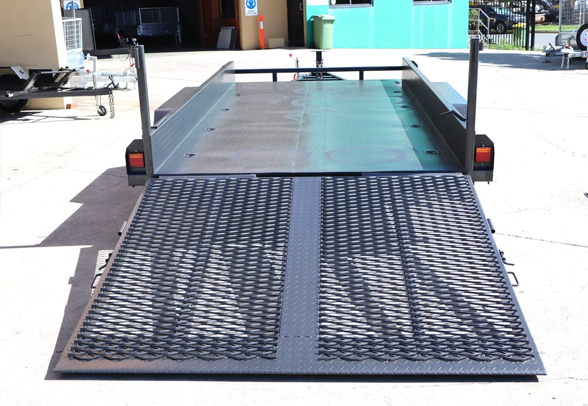 box-car-carrier-with-drop-ramp-for-sale-1