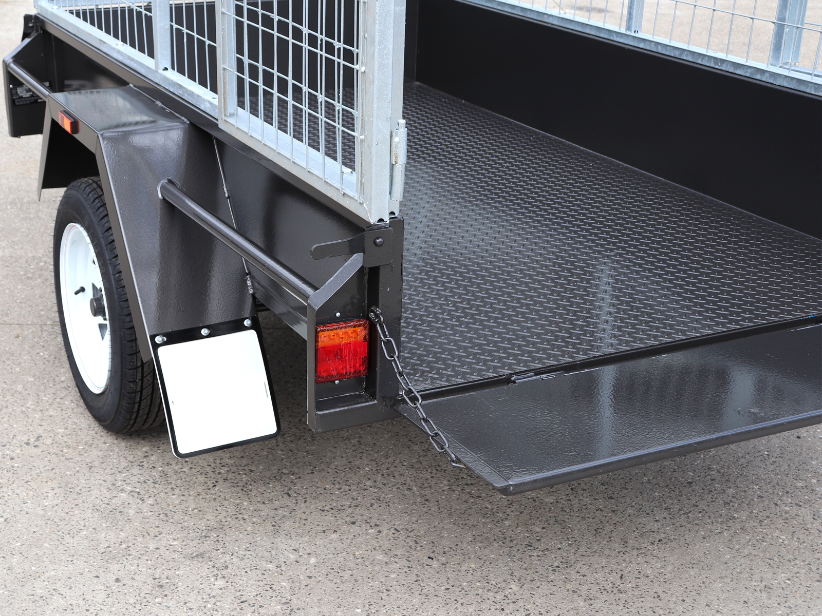 checker-plate-floor-single-axle-heavy-duty-trailer